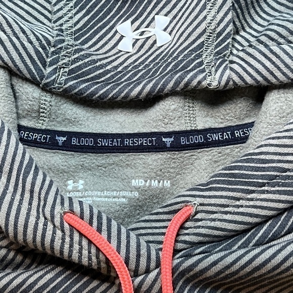 Under Armour NWOT Project Rock Hoodie Women’s Size Medium Fleece SS Crop Camo - Picture 3 of 7